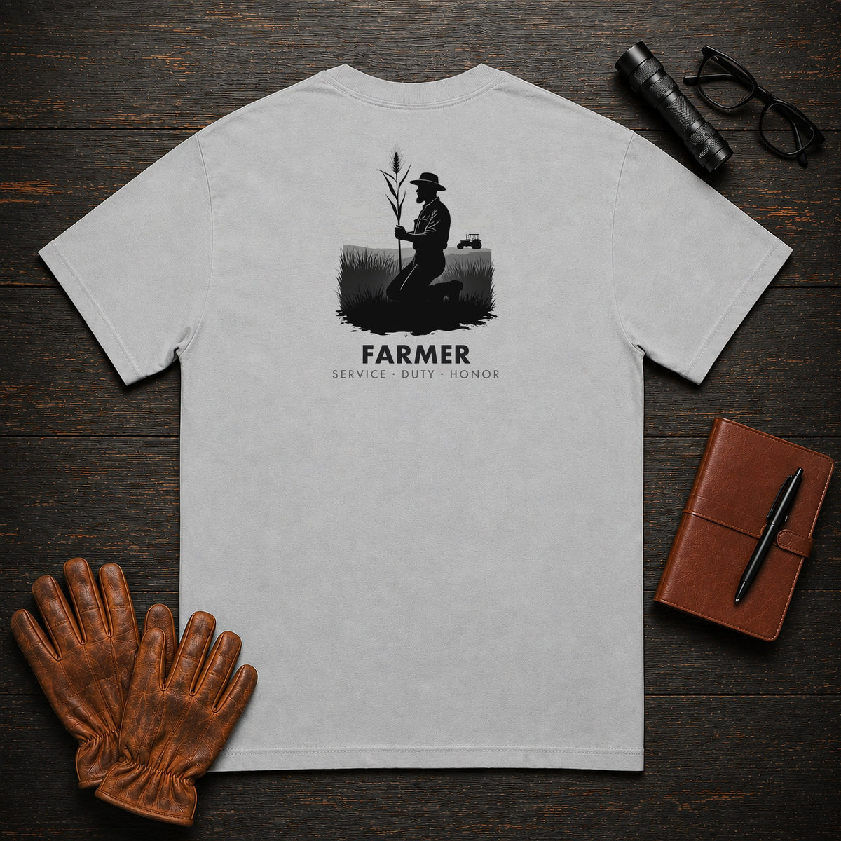 Farmer t-shirt in Granite, Examining the Crop (Male)