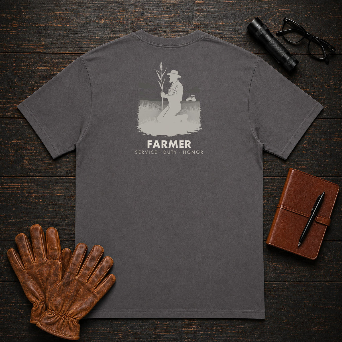 Farmer t-shirt in Graphite, Examining the Crop (Male)