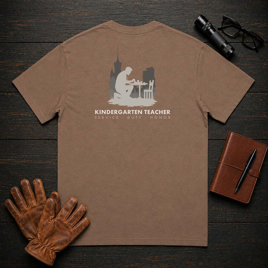 Kindergarten Teacher t-shirt in Espresso, Counting at table (Male)
